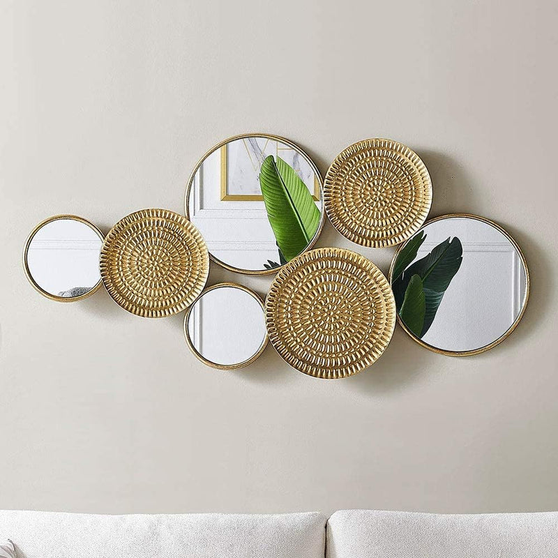 Home decoration metal wall ornaments, a mirror with multiple circular lenses, large modern wall art sculptures for decoration, suitable for living rooms, offices, and bedrooms. Dimensions: 45.3 x 1.9 x 21.6 inches. Made of gold material. B8