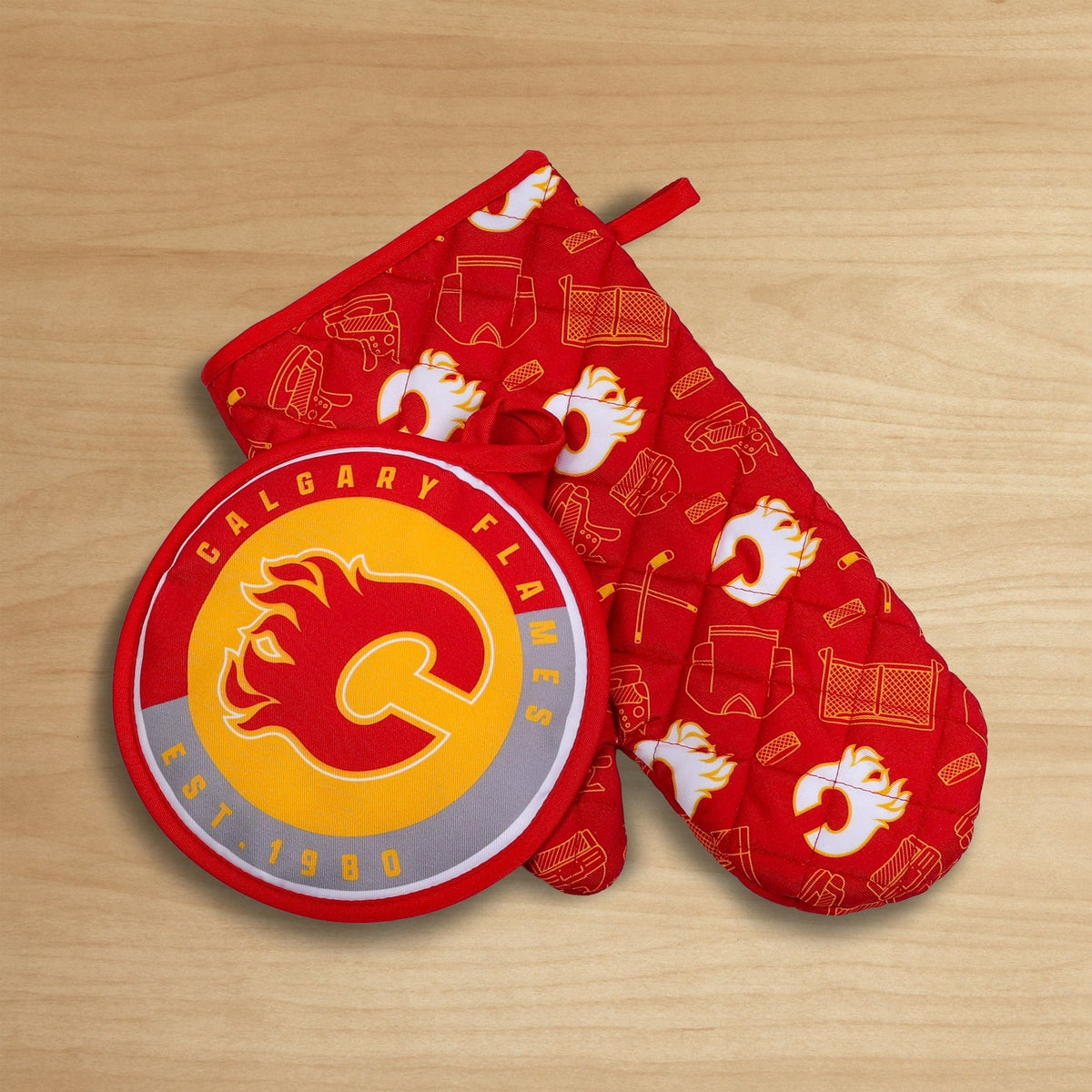 NHL Calgary Flames Kitchen Oven Mitt Pot Holder Set, 2-pc