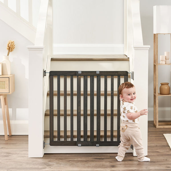 Regalo Wooden Top of Stairs Baby Gate S9